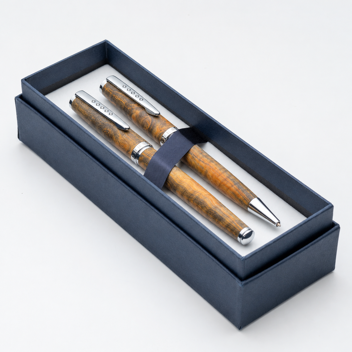 Tom Hessin Edinburgh Arthur's Seat Green fountain pen and ballpoint pen set in its gift box